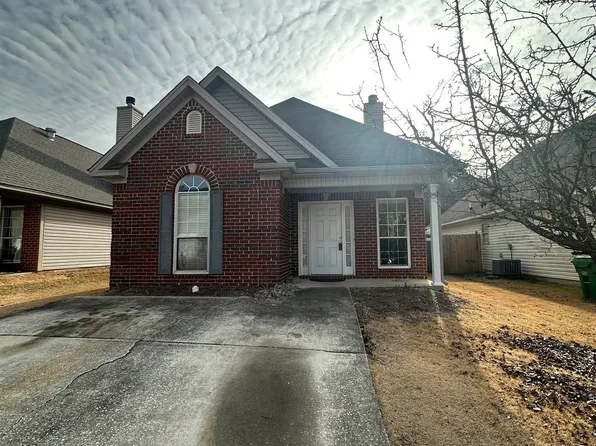 2452 Forest Lakes Ln, Sterrett, AL 35147
