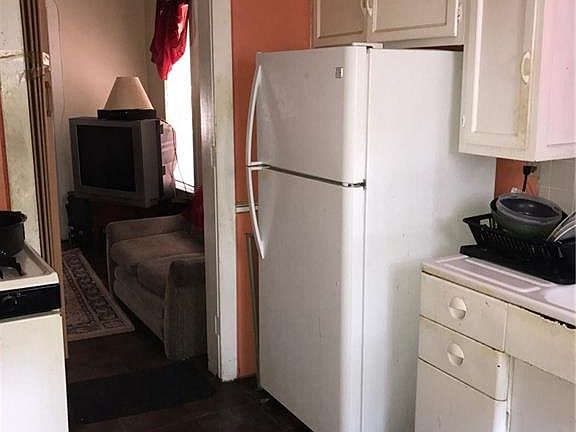 3rd image of 87 Greenwood Pl