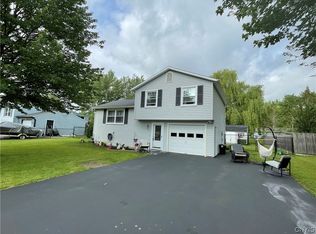 8801 Larchmont Dr, Brewerton, NY 13029