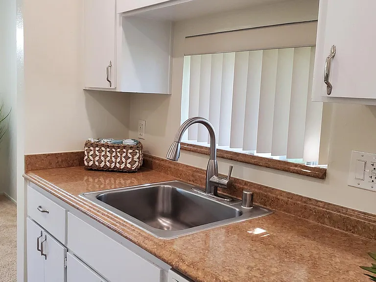 Live Oak Apartments — Photo 31