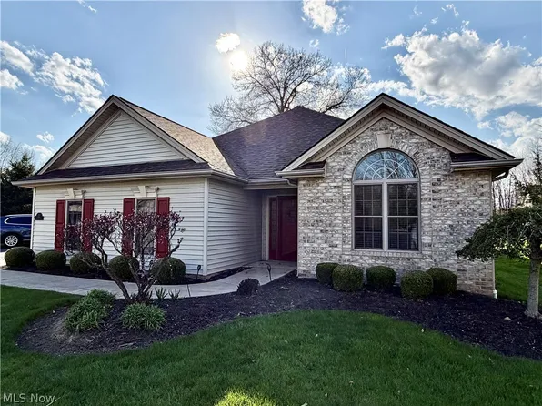 22 Walker Cir, Girard, OH 44420