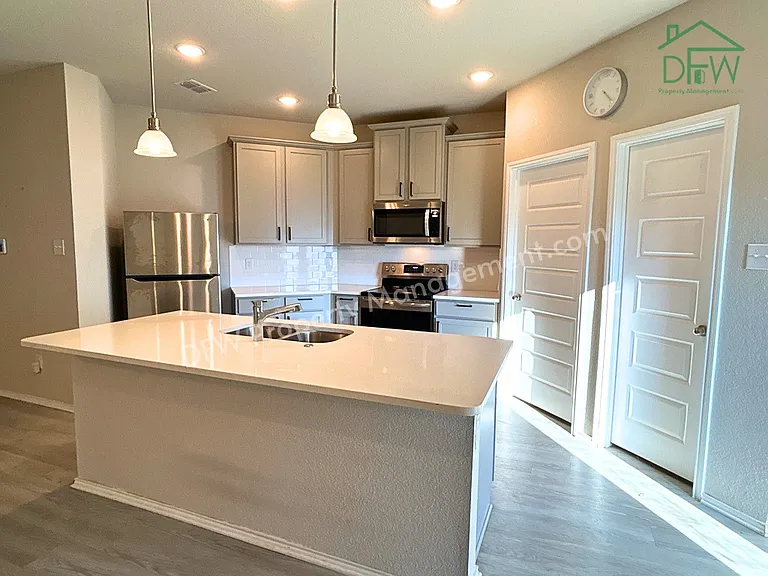 8978 Fair Oaks Dr — Photo 3