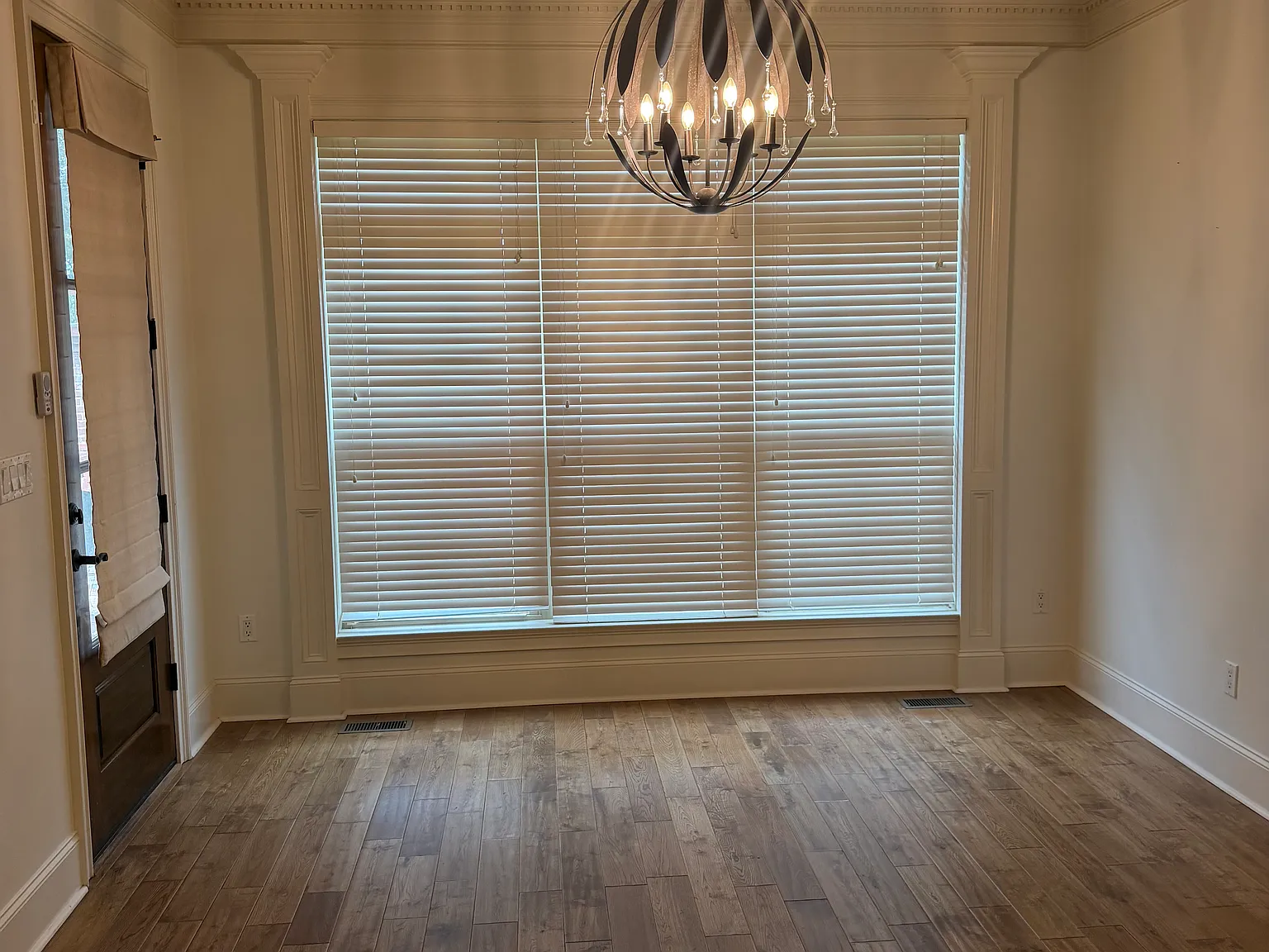 4 bed, 5800 sqft, $4,500 — Photo 3