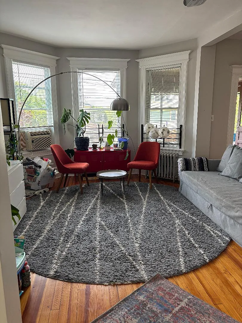 4 bed, $2,900 — Photo 1