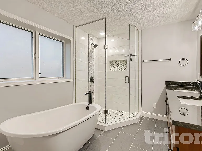 7020 Winsdale St N — Photo 10