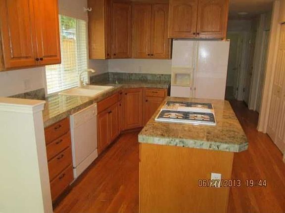3rd image of 6721 NE Whidbey Dr