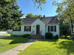 303 N 4th St, Warren, MN 56762