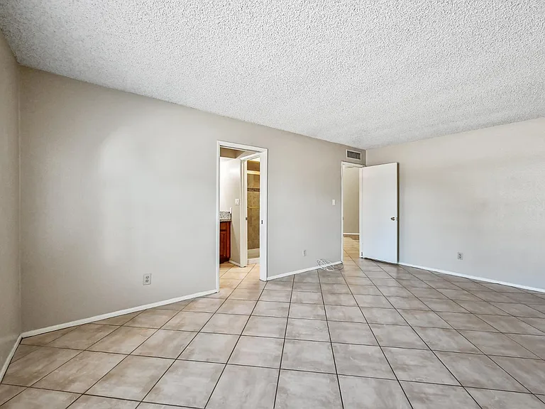 7725 E Rovey Ave — Photo 13