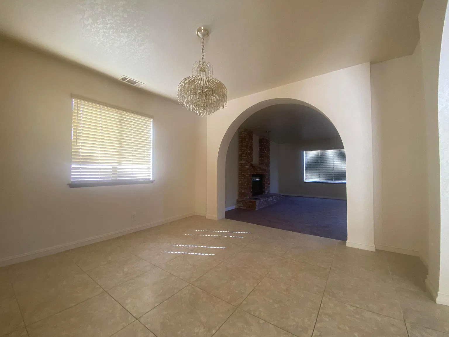 3 bed, 2422 sqft, $2,700 — Photo 4