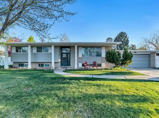 1697 E Bunkerhill Rd, Holladay, UT 84117
