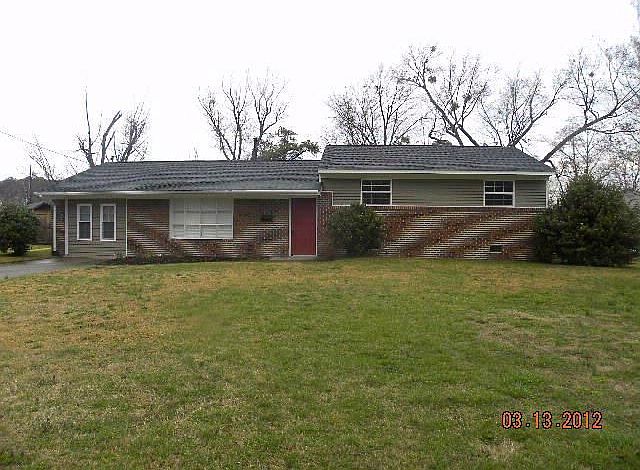 1st image of 711 Willow Dr