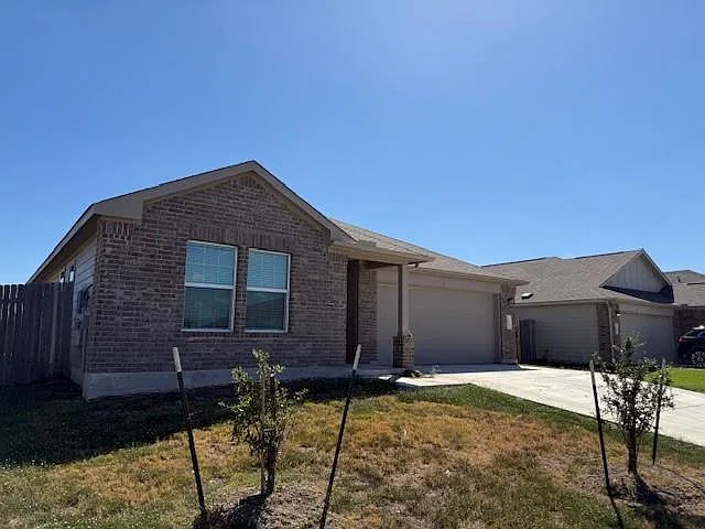 4 bed, 2.0 bath, 1919 sqft, $2,150 — Photo 2