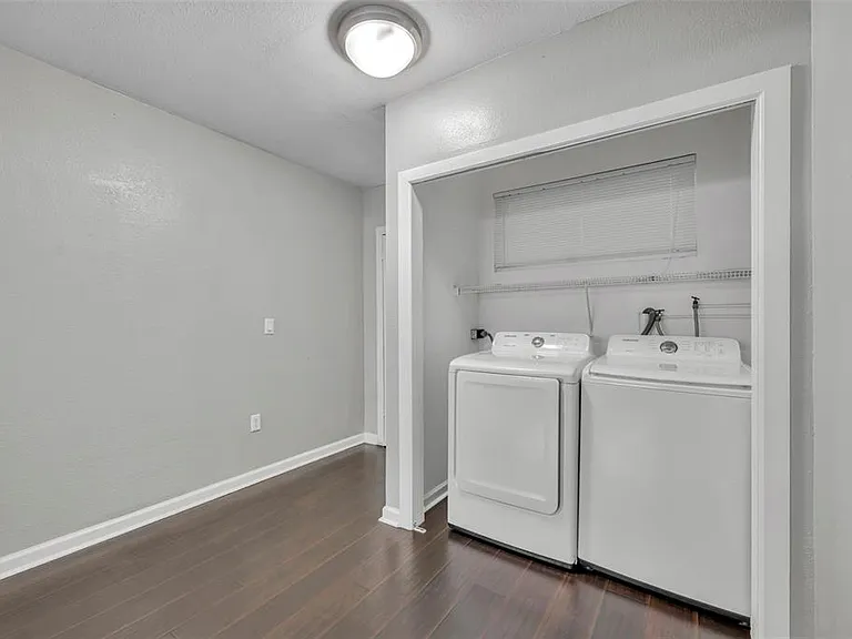 1811 Park Lake St — Photo 18
