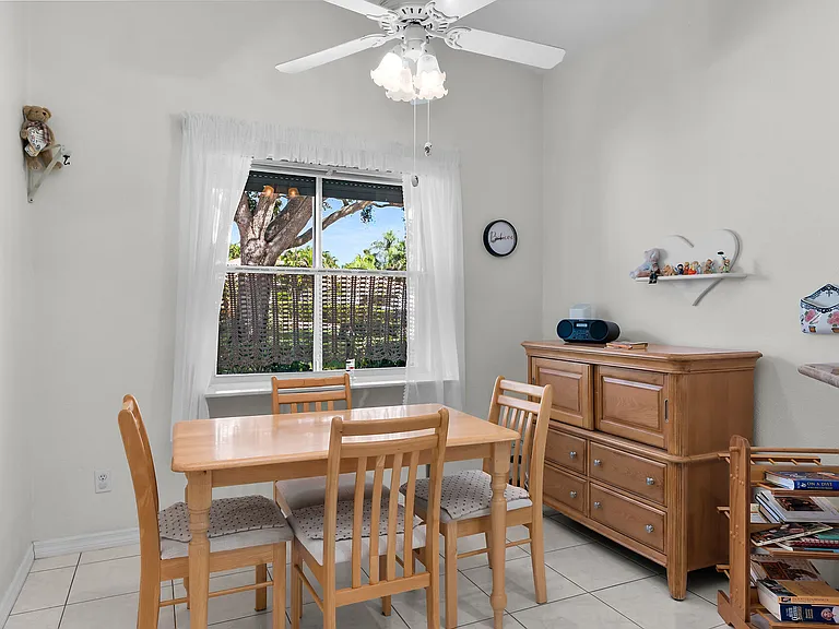443 Dundee Ct — Photo 12
