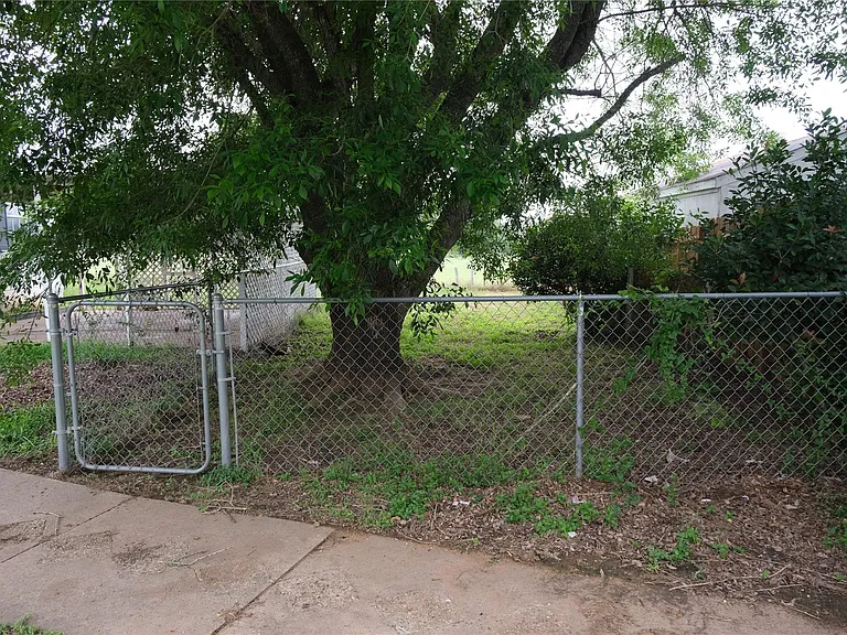 1778 FM 1704 #C — Photo 15