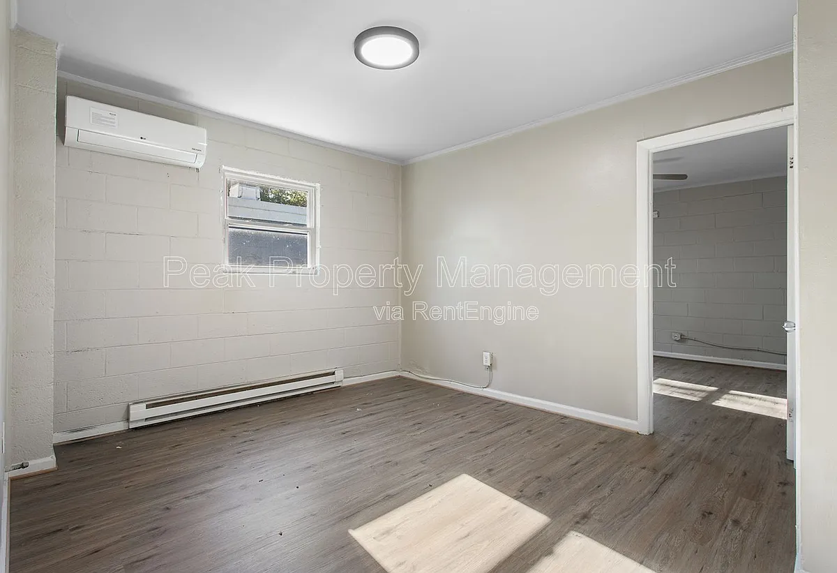 Building Photo - 925 N 20th St #D