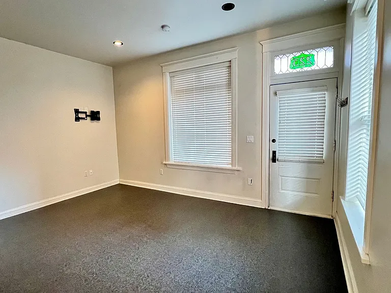 223 Pine St — Photo 5