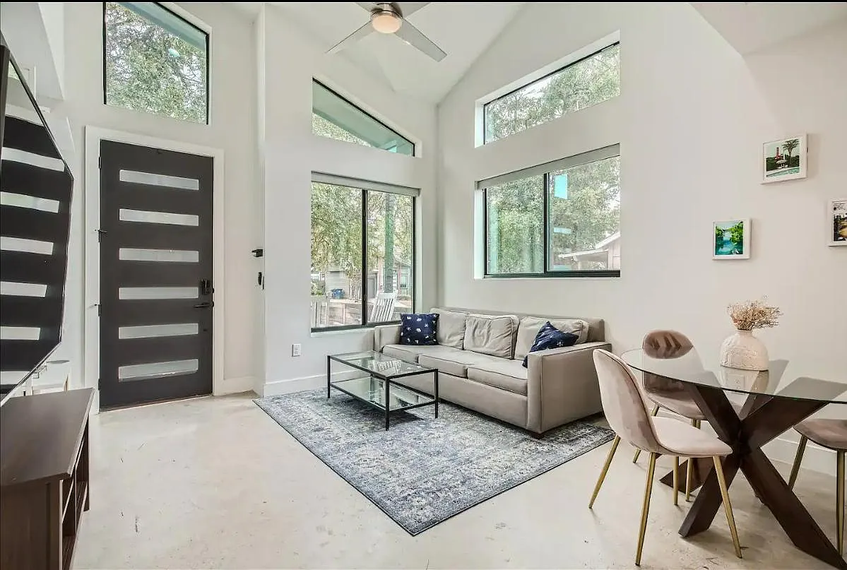2 bed, 2.5 bath, 1080 sqft, $3,050 — Photo 2