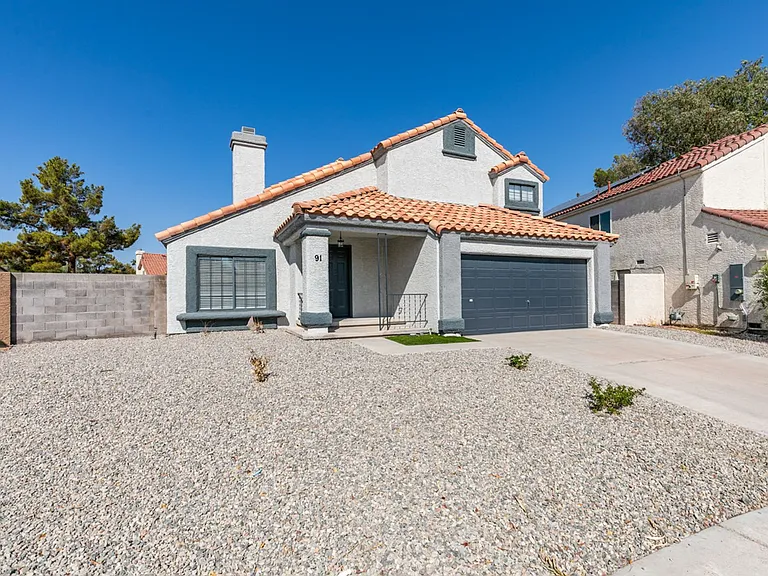 91 Trevor Dr — Photo 2