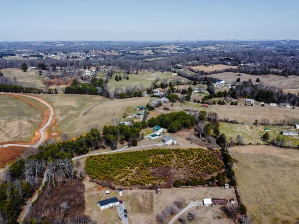 2217 Calderwood Hwy, Maryville, TN 37801