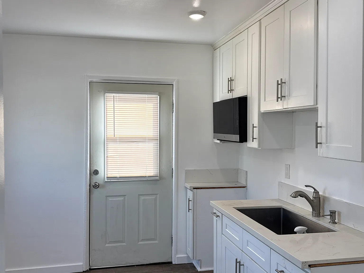 2 bed, 600 sqft, $2,500 — Photo 3