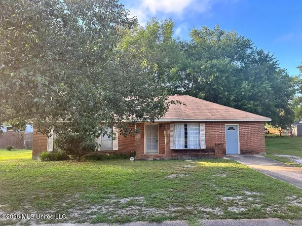 2518 Avenido Encanto St, Gautier, MS 39553