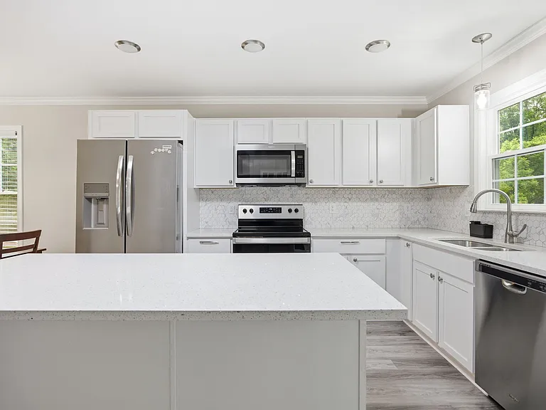2948 Lashmit Dr — Photo 3