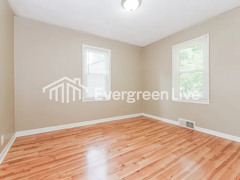 13128 Parker Ave — Photo 13