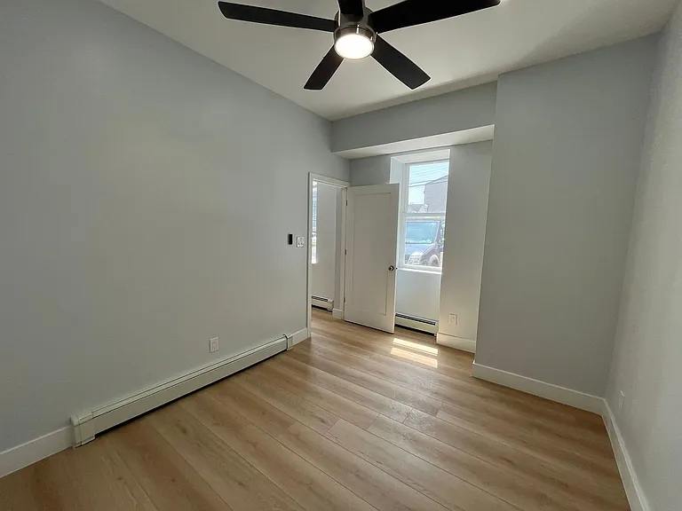 201 LaReine — Photo 10
