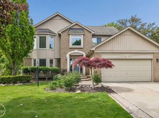 192 Bellshire Ln, Rochester Hills, MI 48307