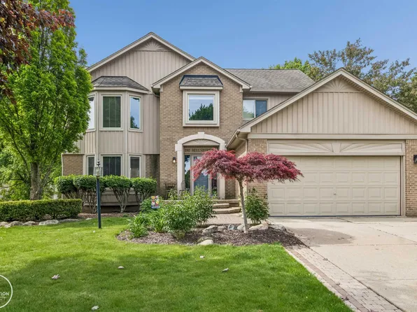 192 Bellshire Ln, Rochester Hills, MI 48307