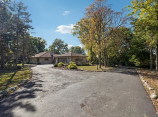 1090 Roselle Rd, Inverness, IL 60067