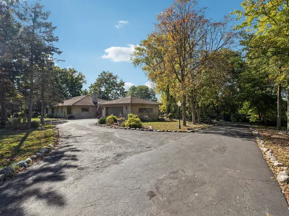 1090 Roselle Rd, Inverness, IL 60067