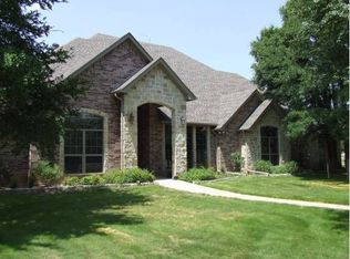 800 Hickey Ct, Granbury, TX 76049