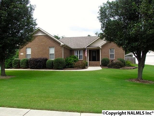 1st image of 104 Chambray Dr