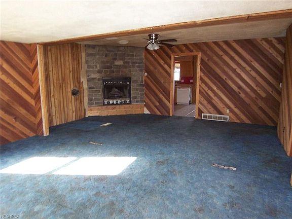 Livingroom--Fireplace