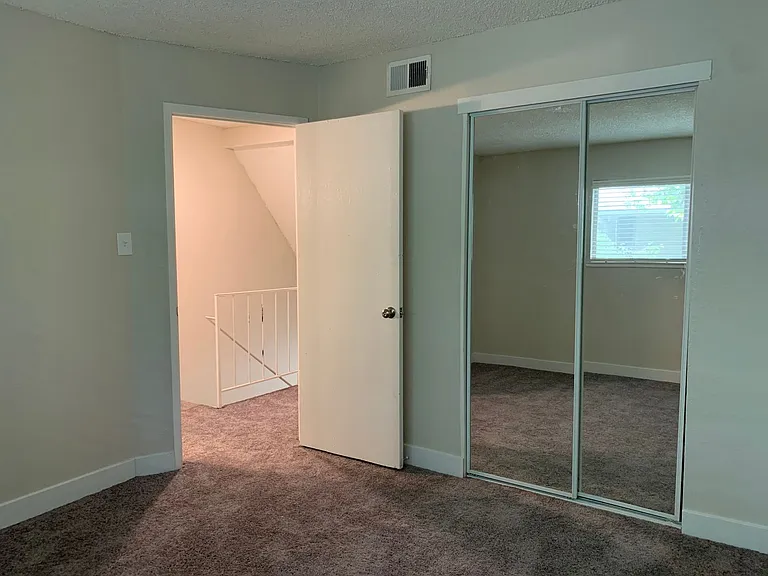 2708 C St #10 — Photo 10