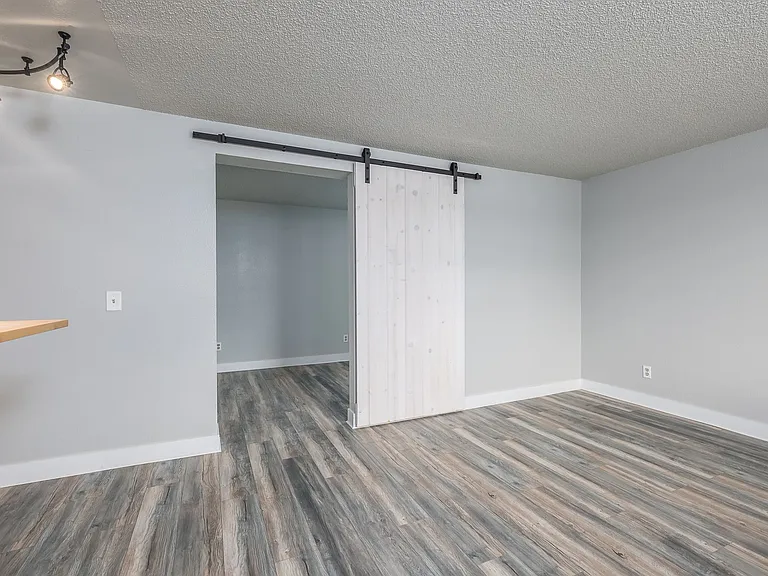 Victory Manor — Photo 14