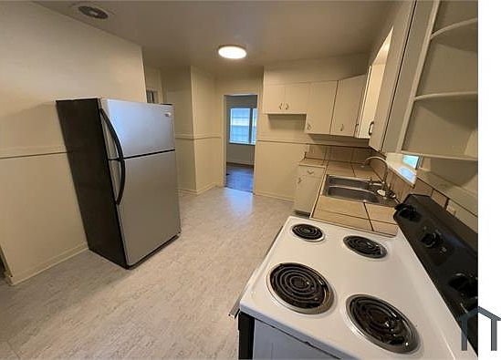 5th image of 3060 Oak Forest Dr