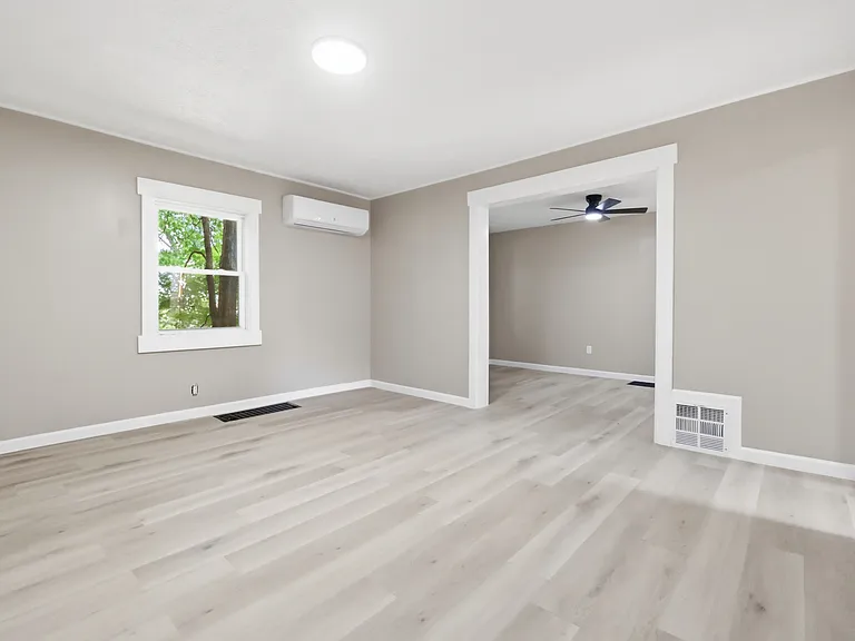 190 Bowman St — Photo 16