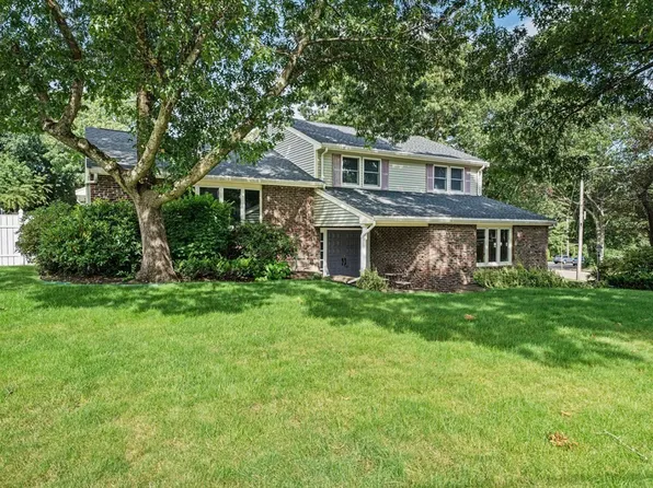 19 Ledge Hill St, Randolph, MA 02368