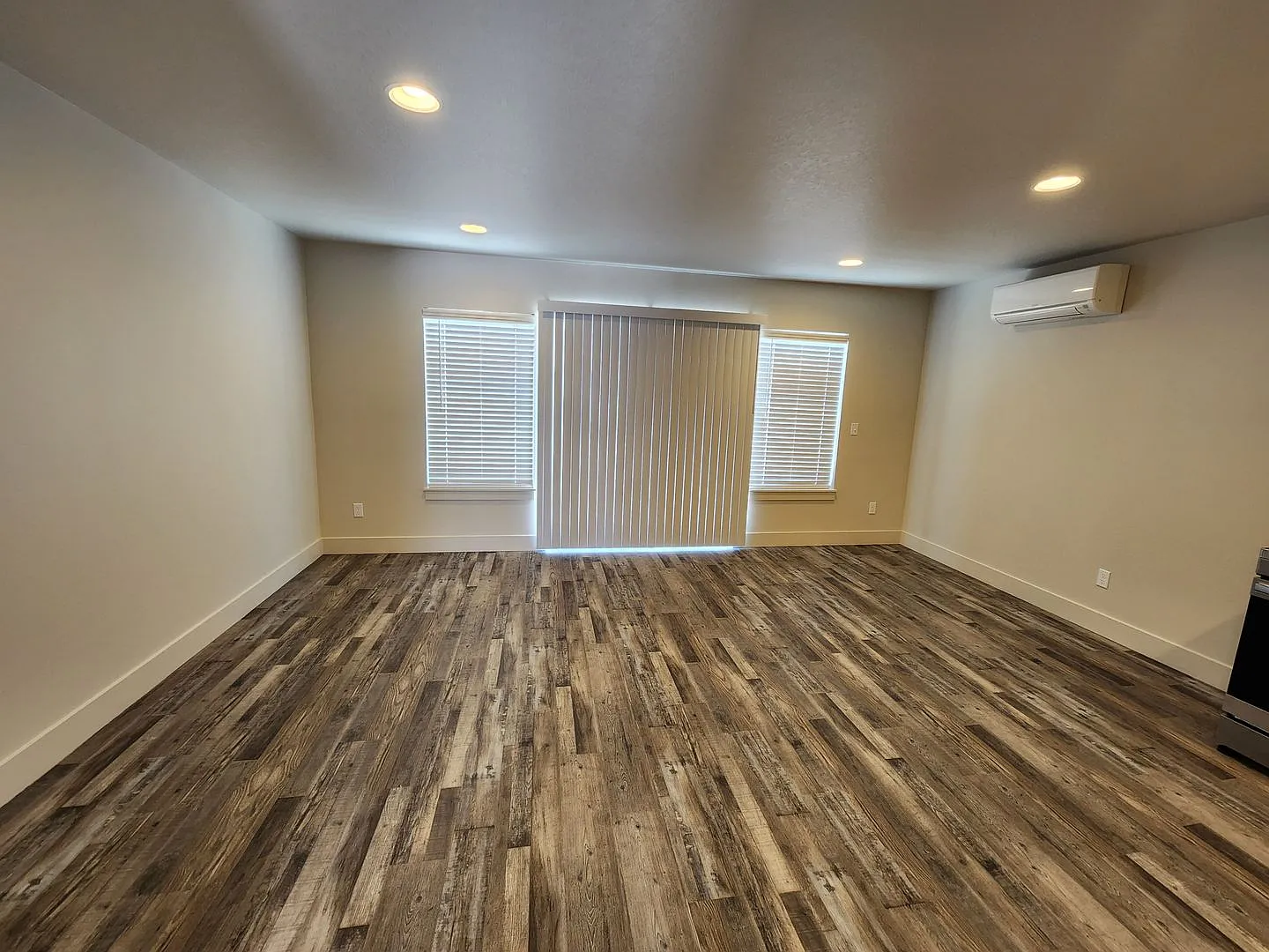 2 Bedroom 2.5 Bath in Winlock — Photo 4