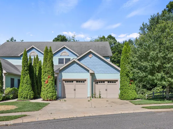 2 Amy Ct, Pittsfield, MA 01201