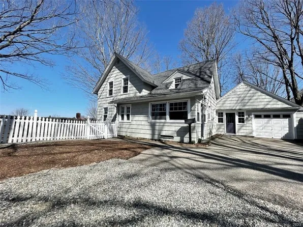 16 Lyon Street, Putnam, CT 06260