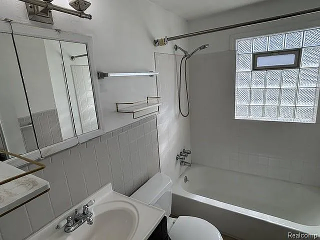 1814 N Center St — Photo 9