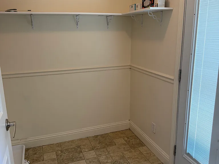 23409 Hamilton Ave — Photo 15