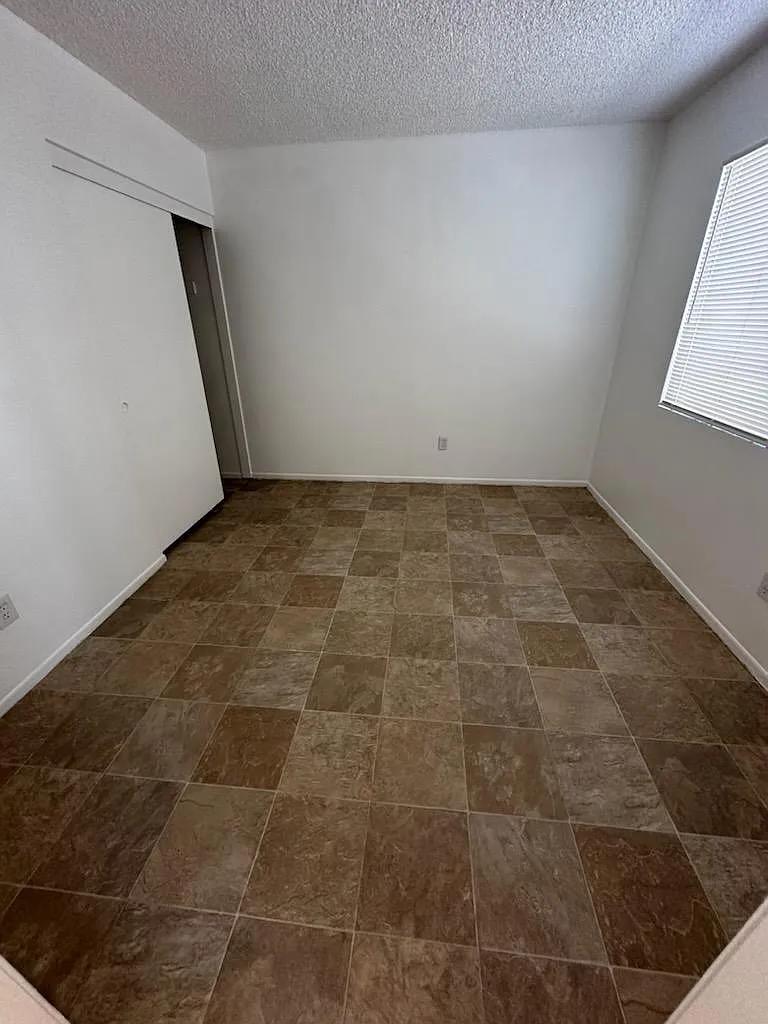 2 bed, 700 sqft, $1,525 — Photo 2