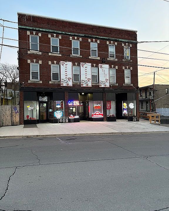 1st image of 16 W 15th St
