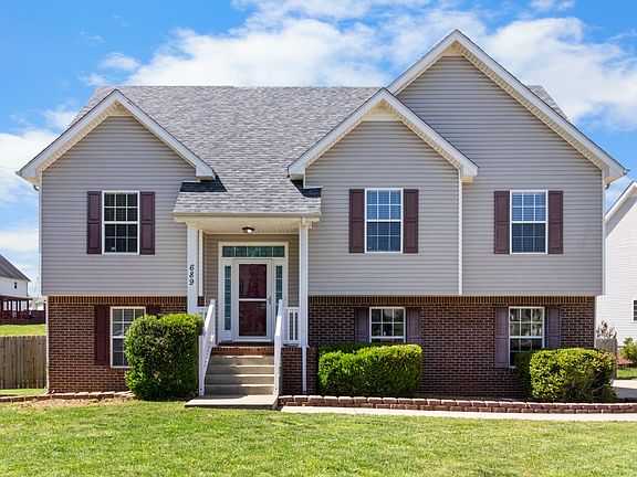 2nd image of 689 Winding Bluff Way