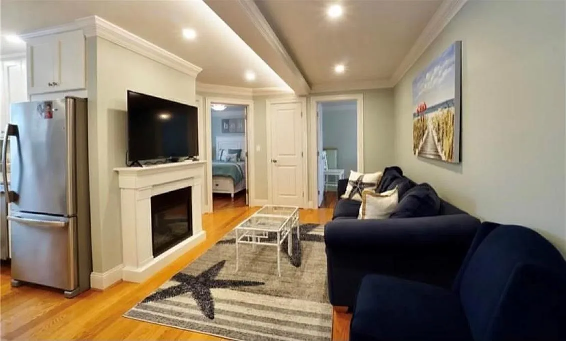70 Carroll Ave — Photo 1